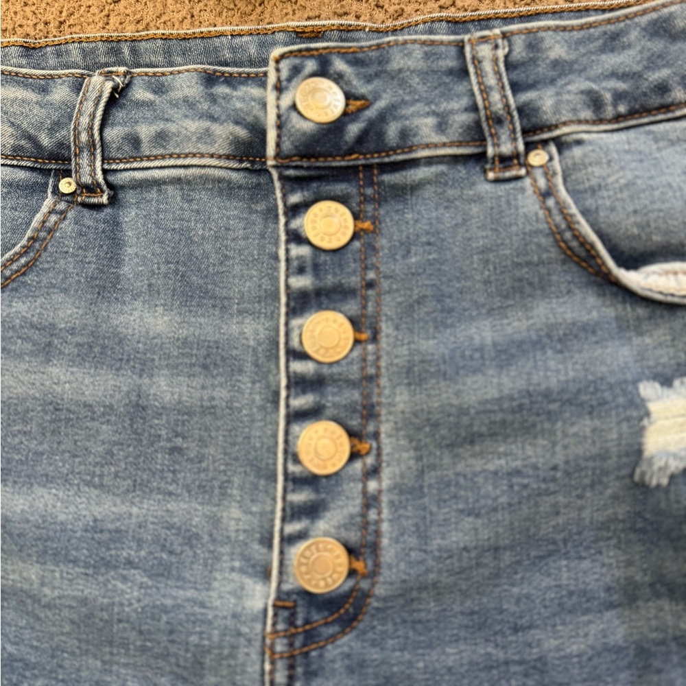 Refuge Button Front Distressed Midi Shorts - Picture 4 of 6